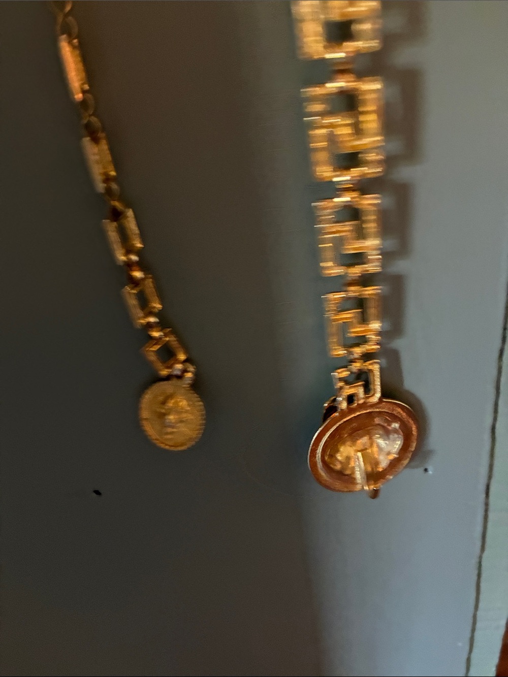 Vintage 80s The Limited Gold-Tone Lion Decorative Long Chain Belt - Picture 3 of 3